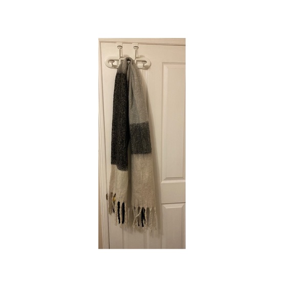 Fuzzy big long scarf - Picture 1 of 2